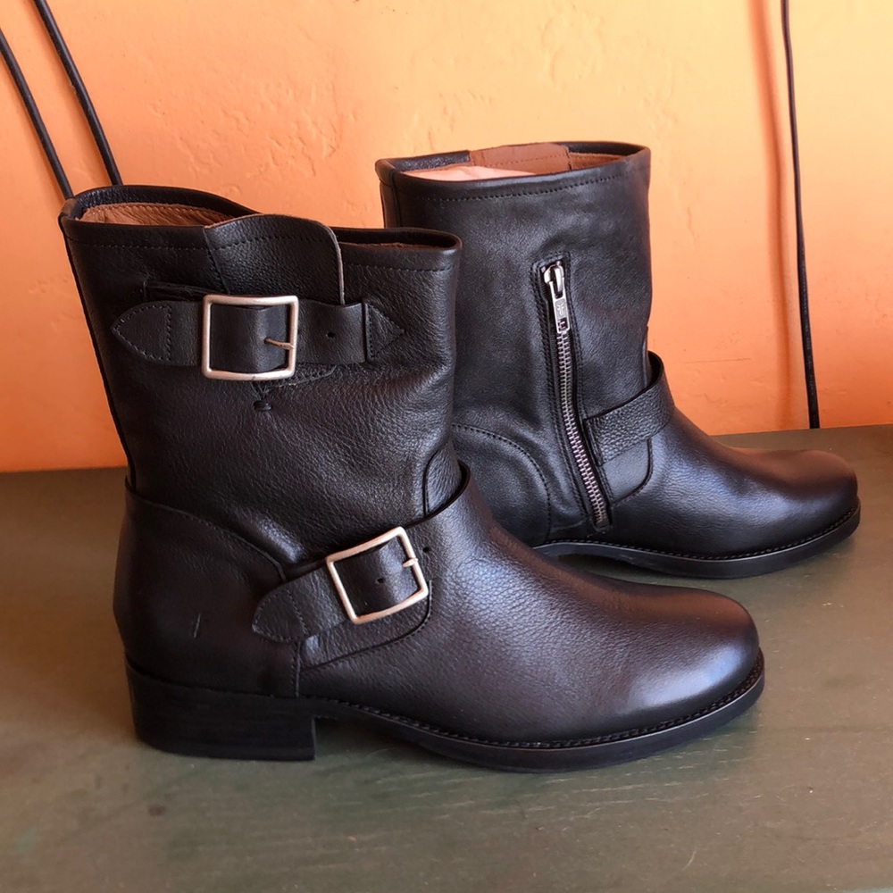 Frye size 10 black Vicky engineer boots